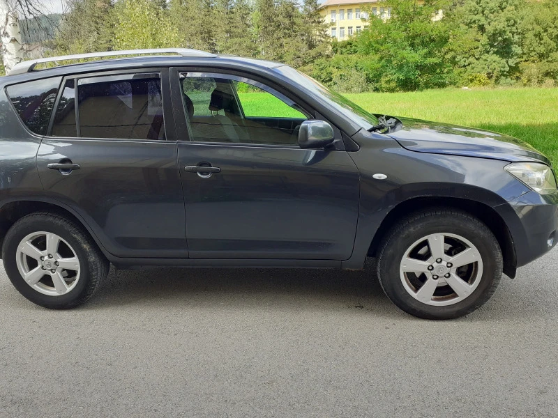 Toyota Rav4 2.2, снимка 4 - Автомобили и джипове - 48610169