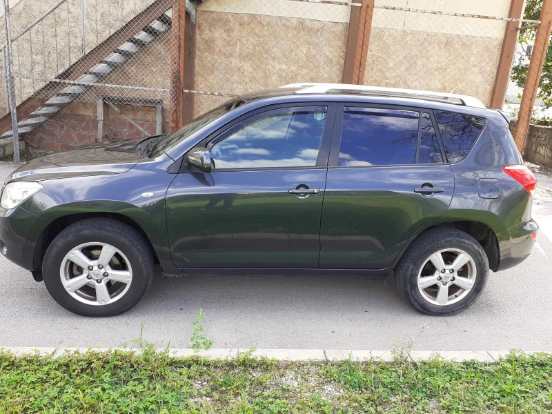 Toyota Rav4 2.2, снимка 2 - Автомобили и джипове - 48610169