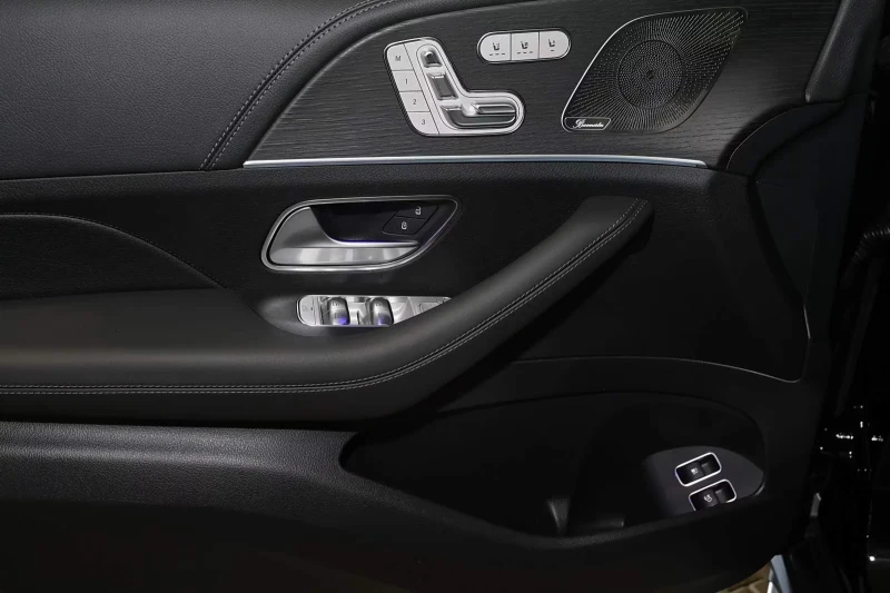 Mercedes-Benz GLE 400 4MATIC/381HP/AMG/PANO/HUD/BURM/CAM/AHK/214g, снимка 4 - Автомобили и джипове - 51496841