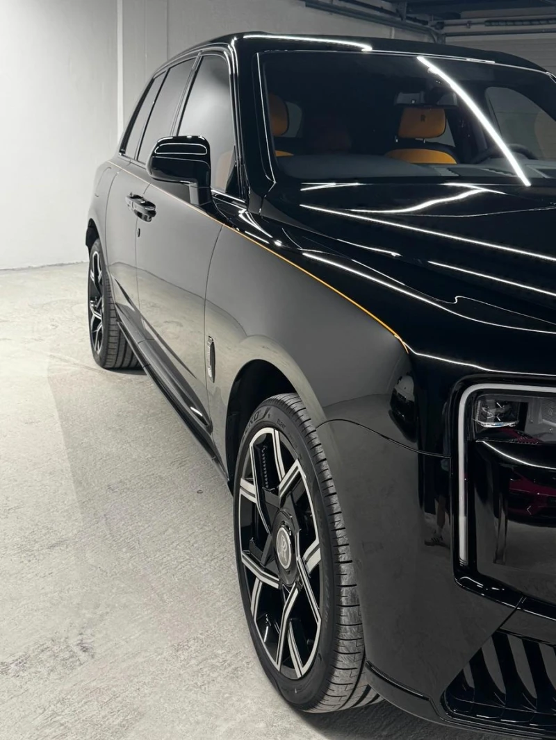 Rolls-Royce Cullinan BLACK BADGE/SHOOTING STAR/BESPOKE/4-SEATS/TV/, снимка 6 - Автомобили и джипове - 51604379