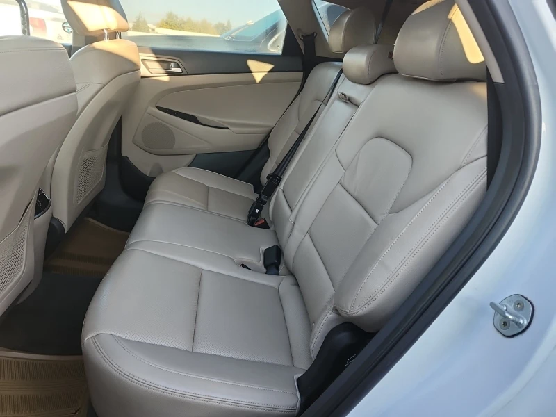 Hyundai Tucson ULTIMATE * * CARFAX * * АВТО КРЕДИТ * * , снимка 8 - Автомобили и джипове - 52573441