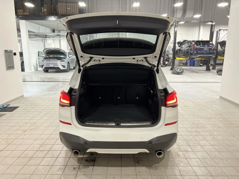 BMW X1 I * M-Package* * HeadUp* AвтоКредит* (ЦЕНА ДО БГ), снимка 10 - Автомобили и джипове - 53191871