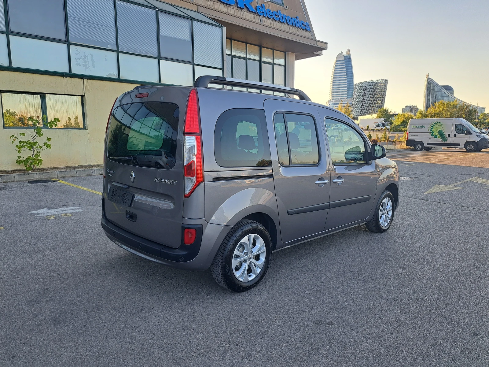 Renault Kangoo * ИТАЛИЯ* LIMITED* TOP* , снимка 6 - Автомобили и джипове - 32922709
