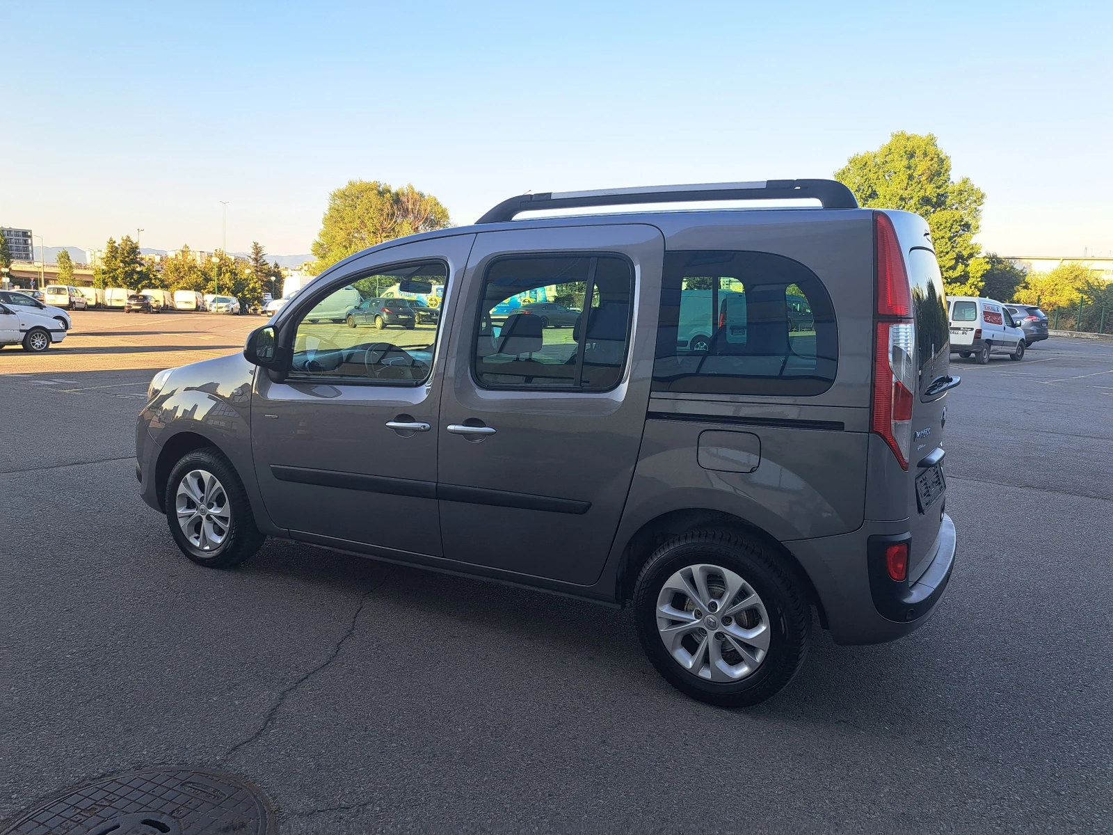 Renault Kangoo * ИТАЛИЯ* LIMITED* TOP* , снимка 8 - Автомобили и джипове - 32922709