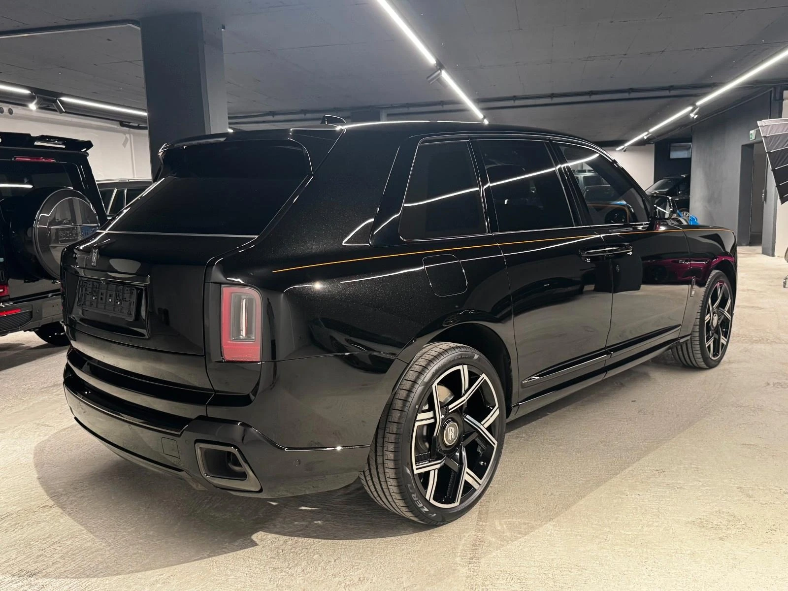 Rolls-Royce Cullinan BLACK BADGE/SHOOTING STAR/BESPOKE/4-SEATS/TV/ - изображение 5