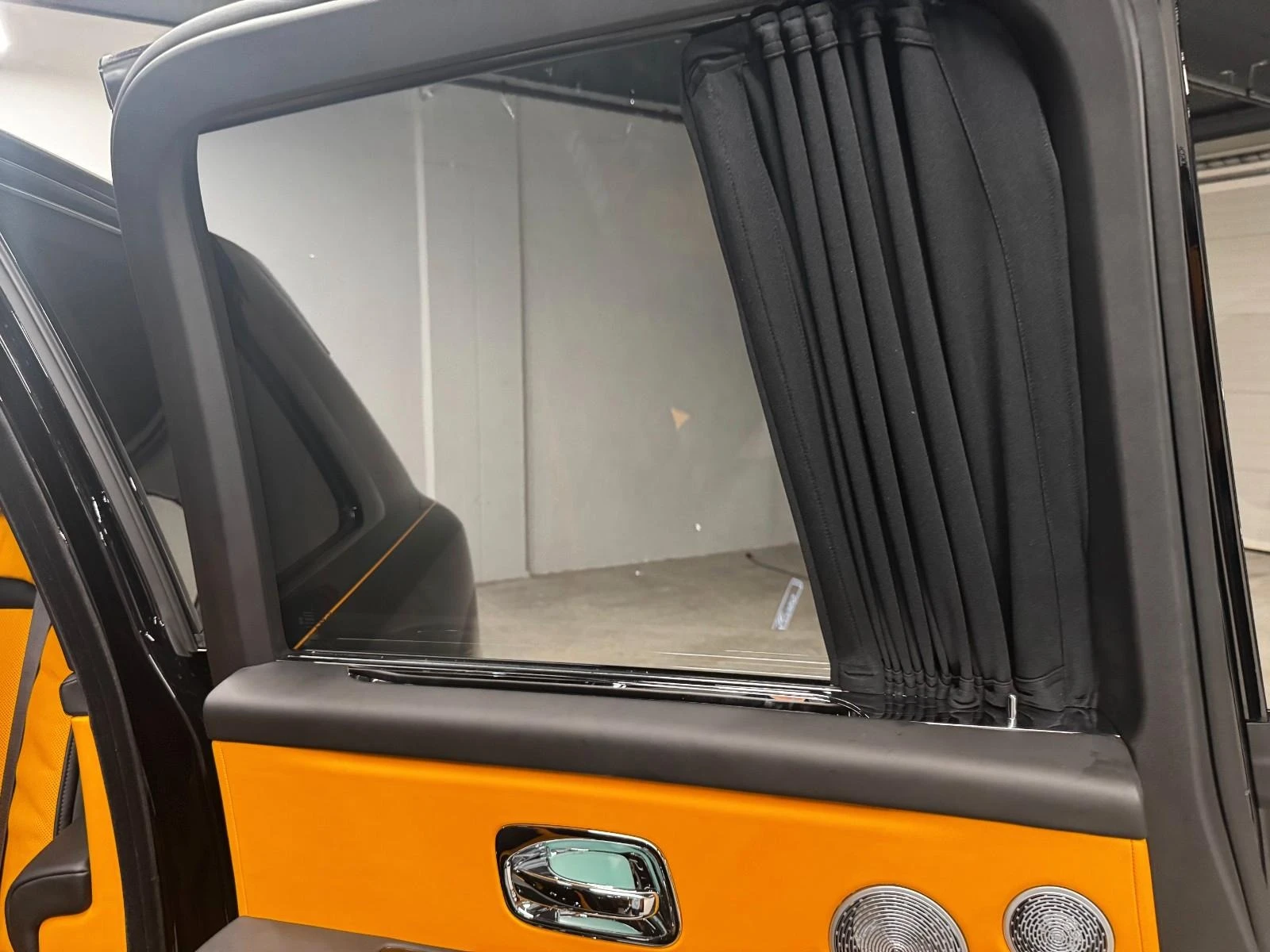 Rolls-Royce Cullinan BLACK BADGE/SHOOTING STAR/BESPOKE/4-SEATS/TV/ | Mobile.bg   12