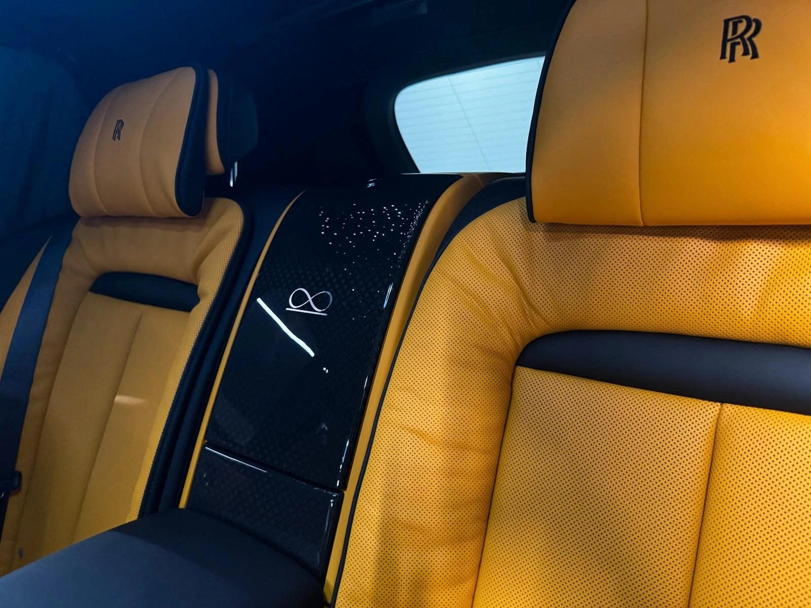 Rolls-Royce Cullinan BLACK BADGE/SHOOTING STAR/BESPOKE/4-SEATS/TV/ | Mobile.bg   16