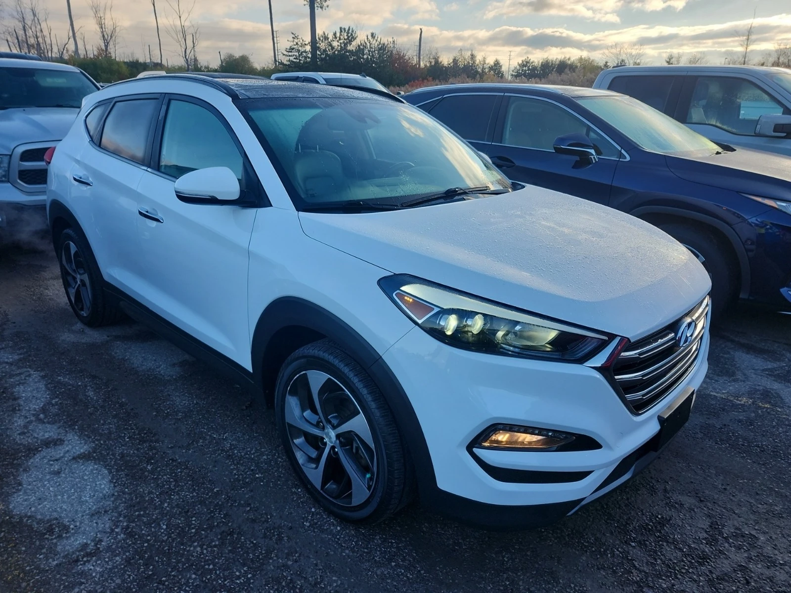 Hyundai Tucson ULTIMATE * * CARFAX * *   * *  | Mobile.bg   2