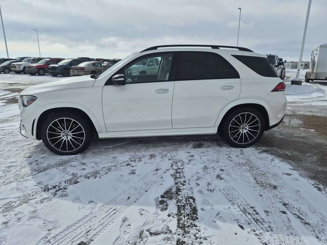 Mercedes-Benz GLE 350 * 4MATIC* DISTRONIC* BURMESTER* ОБДУХАНЕ* , снимка 2 - Автомобили и джипове - 53802079