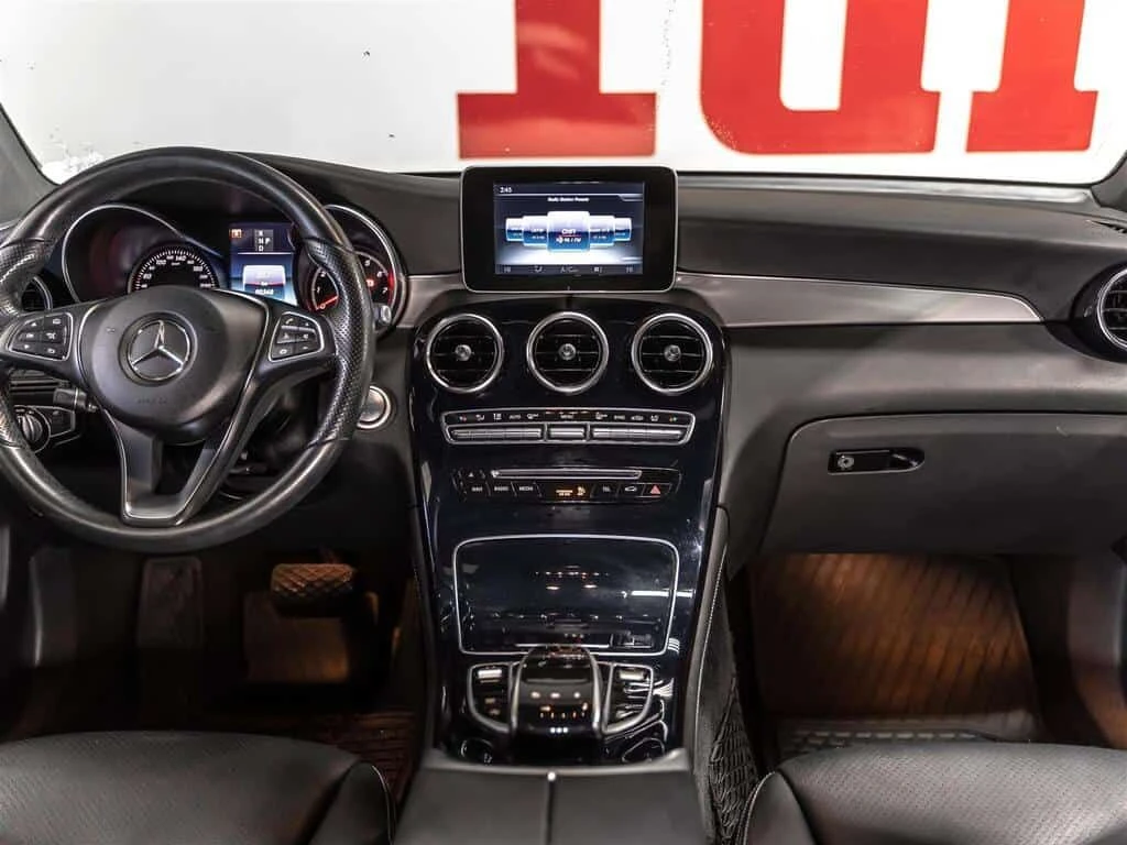 Mercedes-Benz GLC * 300| ACCIDENT FREE| ONTARIO VEHICLE| BLINDSPOT *, снимка 8 - Автомобили и джипове - 53866528