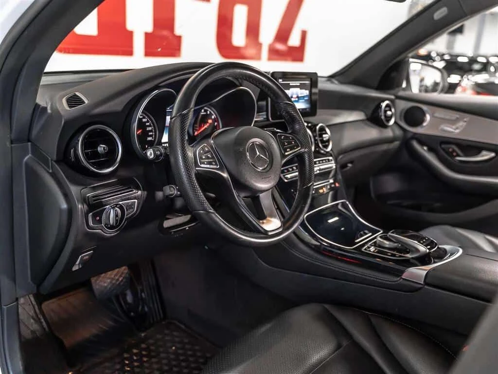 Mercedes-Benz GLC * 300| ACCIDENT FREE| ONTARIO VEHICLE| BLINDSPOT *, снимка 5 - Автомобили и джипове - 53866528