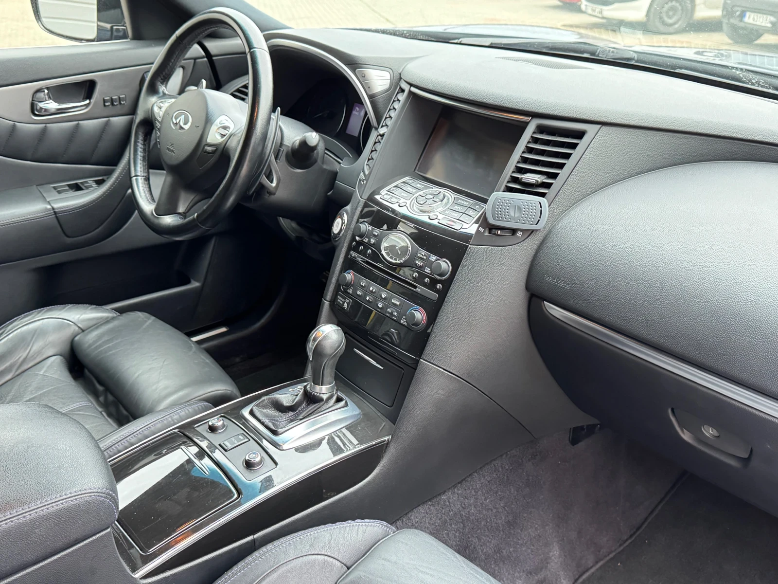 Infiniti QX70 SPORT 3.7 V6, снимка 12 - Автомобили и джипове - 53939672