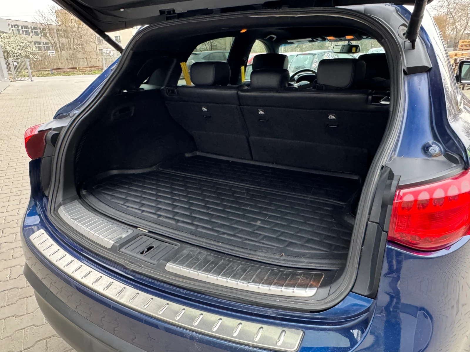 Infiniti QX70 SPORT 3.7 V6, снимка 16 - Автомобили и джипове - 53939672