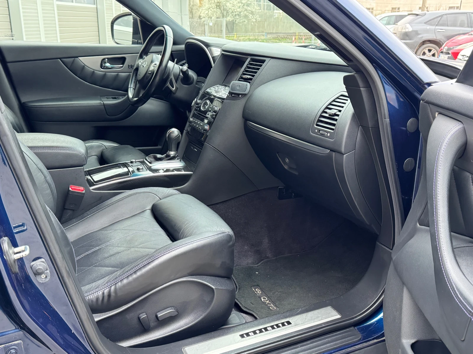 Infiniti QX70 SPORT 3.7 V6, снимка 11 - Автомобили и джипове - 53939672