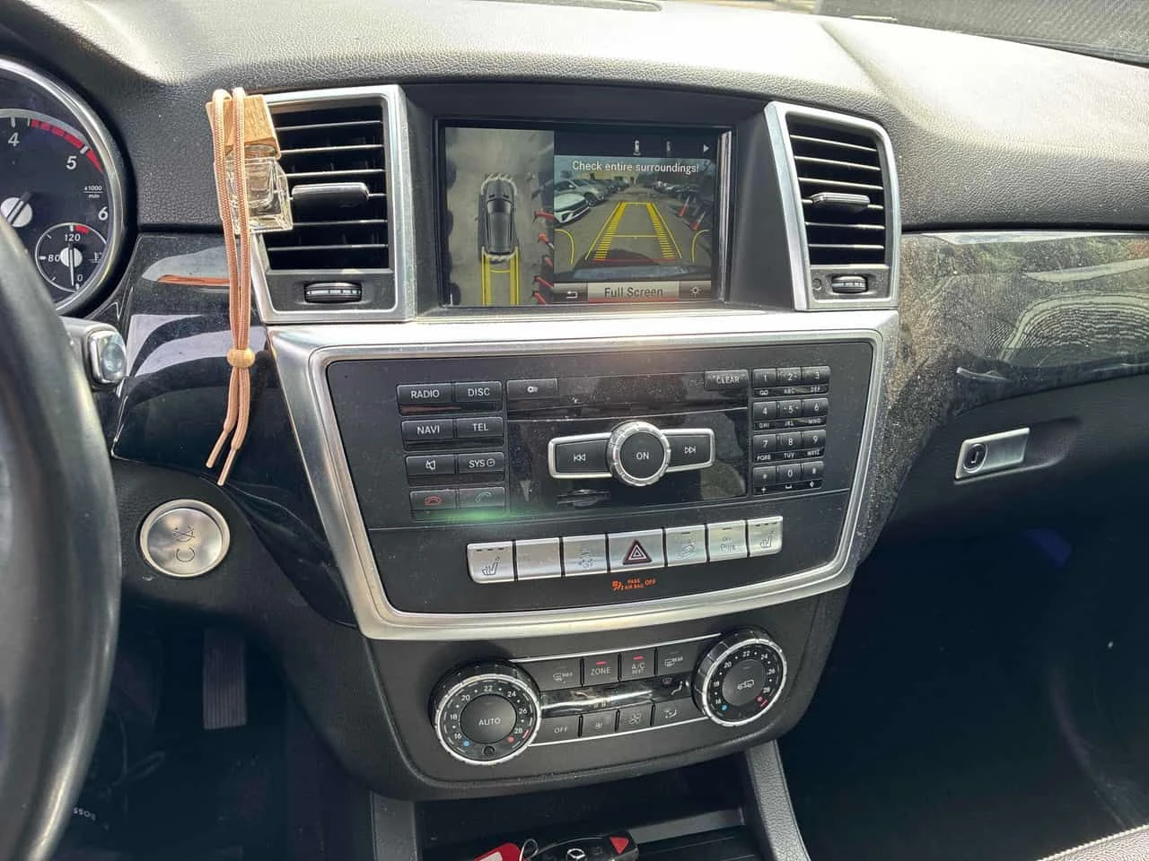 Mercedes-Benz ML 350 BlueTEC/ПОДГРЕВИ/360 КАМЕРИ/ПАНОРАМА, снимка 9 - Автомобили и джипове - 54372614