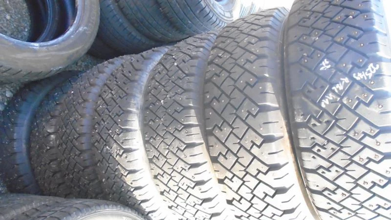 Гуми Зимни 225/75R16, снимка 2 - Гуми и джанти - 22922439