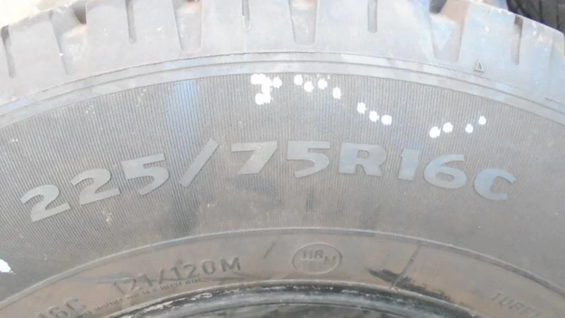 Гуми Зимни 225/75R16, снимка 6 - Гуми и джанти - 22922439