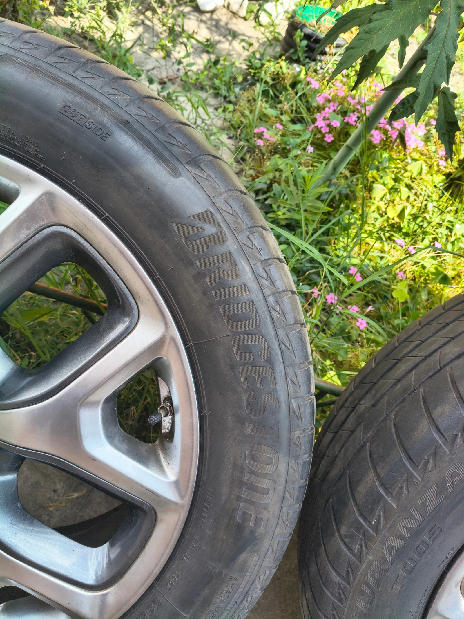 Гуми Летни 235/55R19, снимка 2 - Гуми и джанти - 55266332