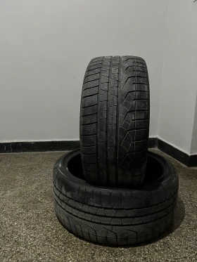 Гуми Зимни 245/40R20, снимка 1 - Гуми и джанти - 47662517