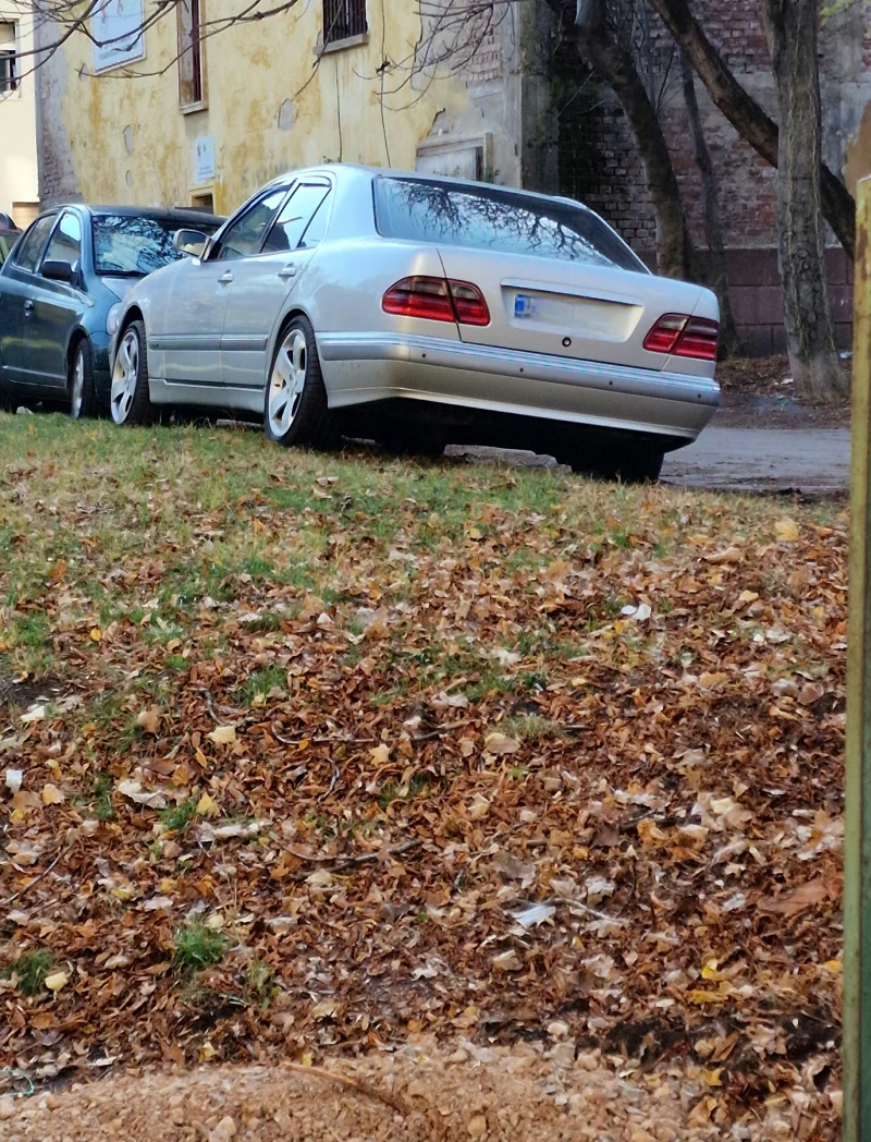 Mercedes-Benz E 270, снимка 4 - Автомобили и джипове - 47513621