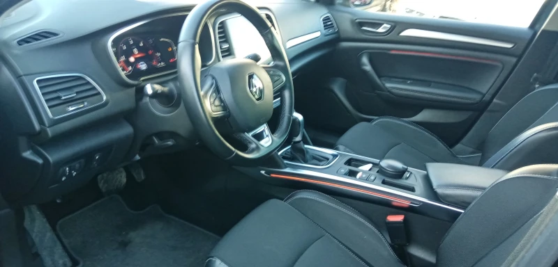 Renault Megane 1.5 dci Auto, снимка 9 - Автомобили и джипове - 48129787