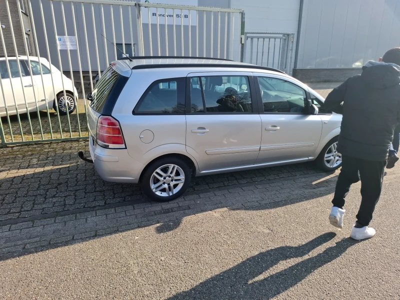 Opel Zafira, снимка 17 - Автомобили и джипове - 51004018