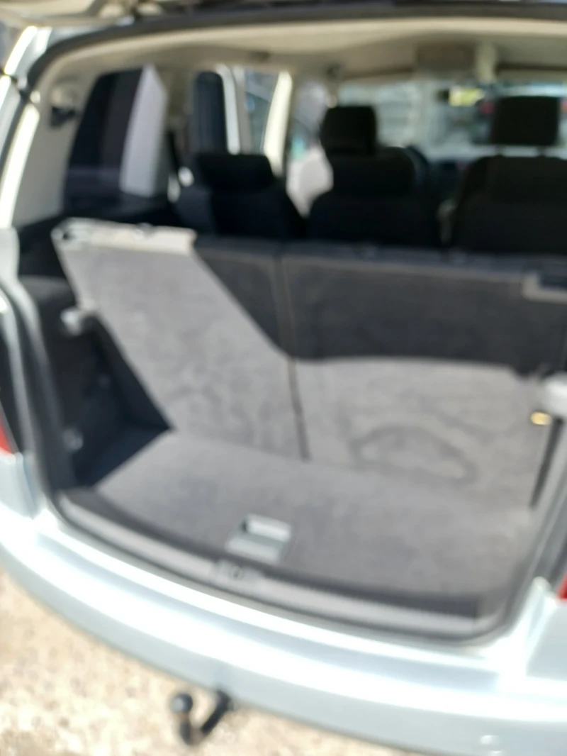 VW Touran, снимка 8 - Автомобили и джипове - 52338242