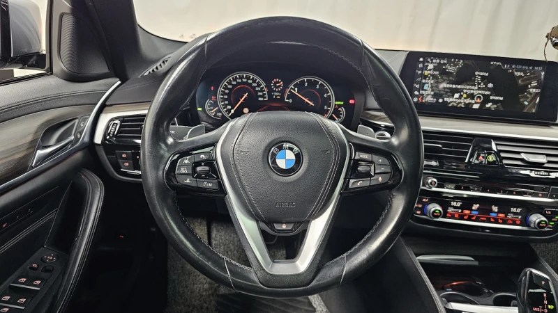 BMW 520 d M sport, снимка 11 - Автомобили и джипове - 52563366