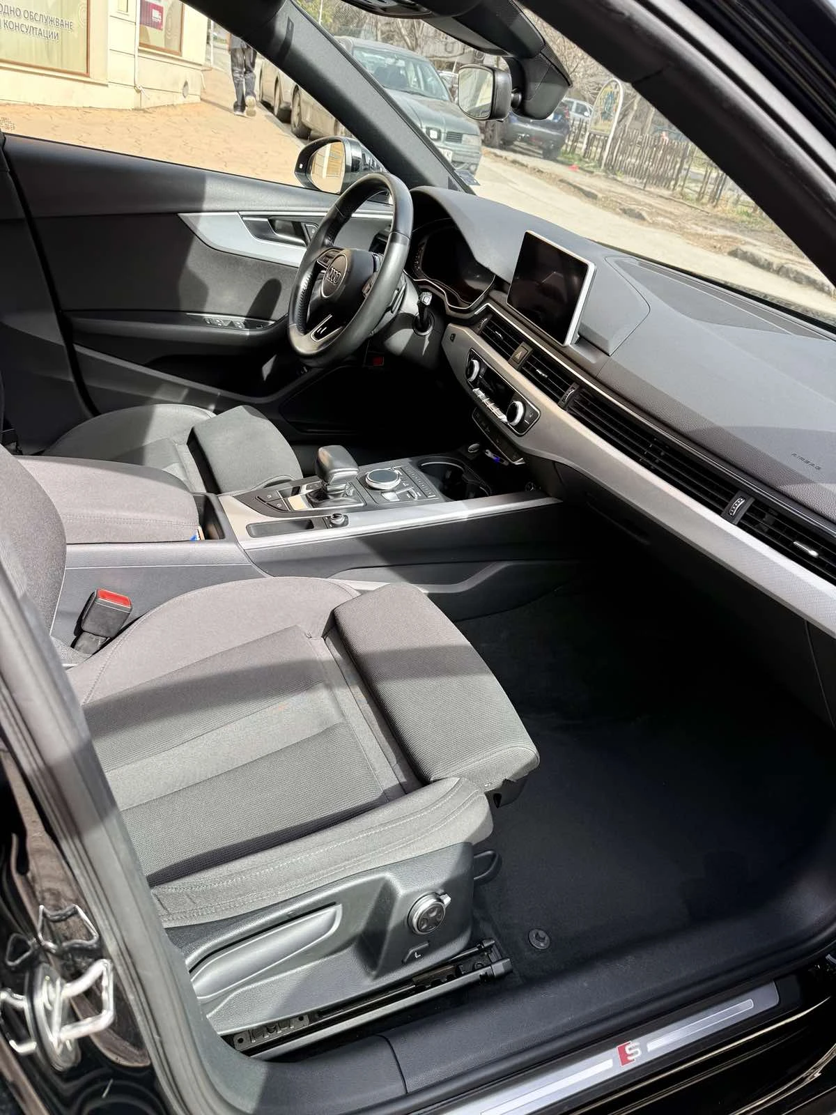 Audi A4 S-Line/LED/Масаж/2.0 TDI-190/2БР ГУМИ С ДЖАНТИ - изображение 8