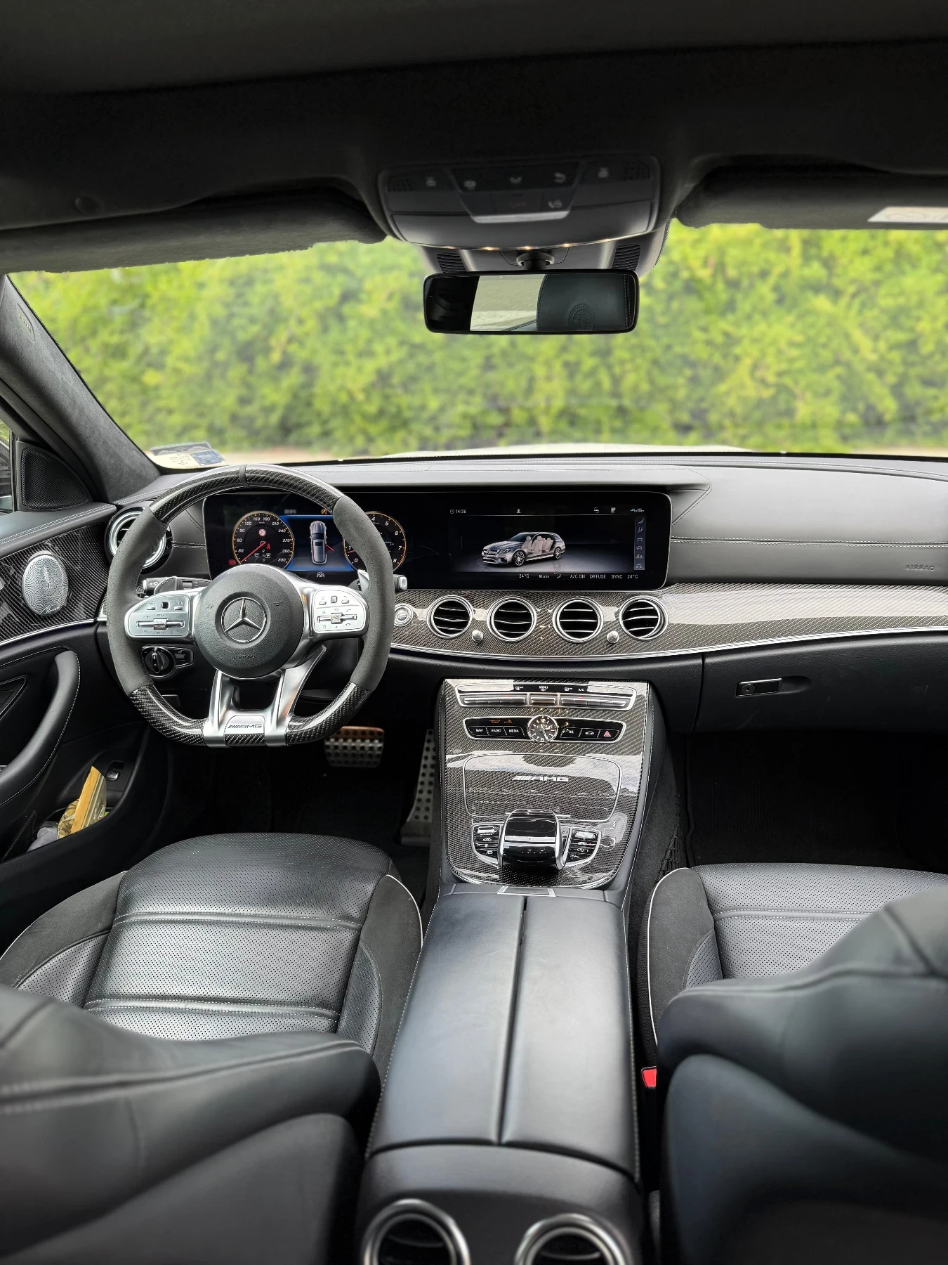 Mercedes-Benz E 63 AMG S - изображение 3