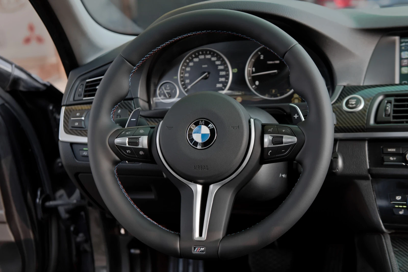 BMW 530 d/M/CARPLAY/SOFT-CLOSE/HUD/20 - изображение 9