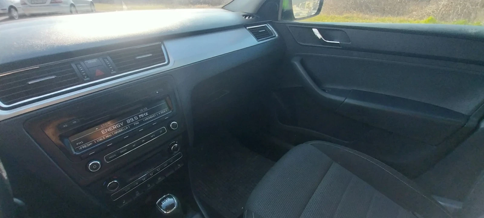 Skoda Rapid 1.6 Dizel avtomat elegance, снимка 8 - Автомобили и джипове - 53738055