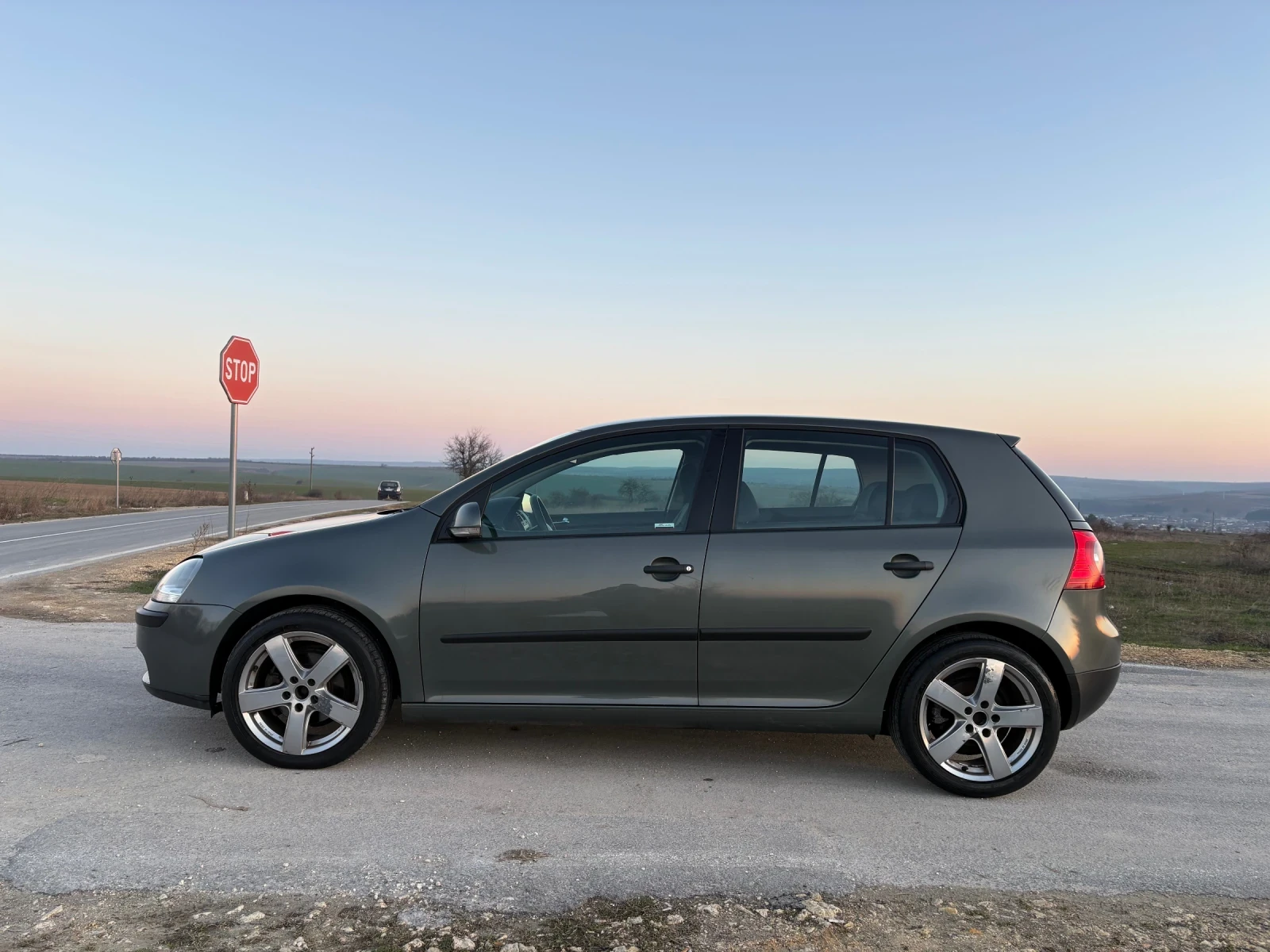 VW Golf 5 1.9TDI 105КС, снимка 7 - Автомобили и джипове - 53802255