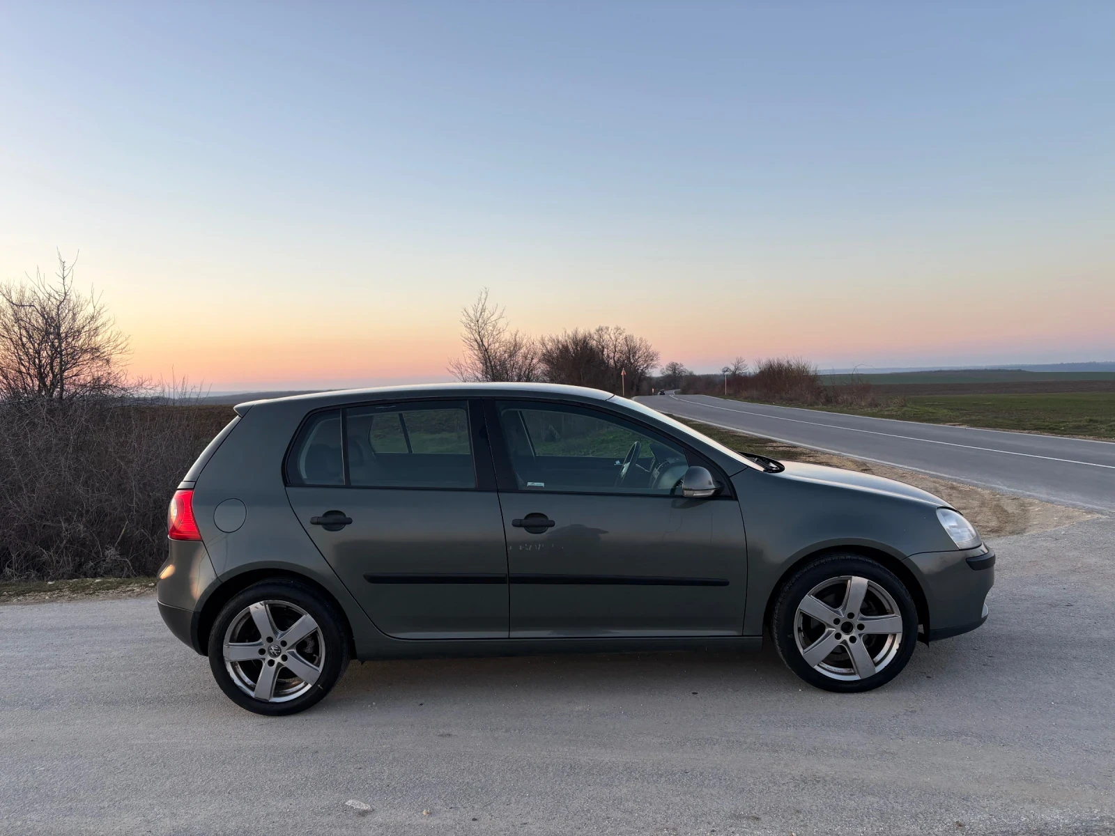 VW Golf 5 1.9TDI 105КС, снимка 3 - Автомобили и джипове - 53802255