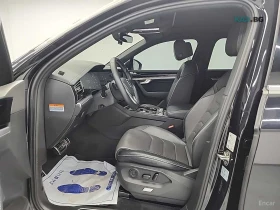 VW Touareg 3.0 TDI* R-LINE* КОЖА* ПОДГРЕВ* ОБДУХВ* ПАНО* 360*, снимка 11