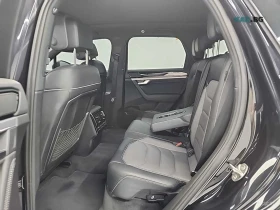 VW Touareg 3.0 TDI* R-LINE* КОЖА* ПОДГРЕВ* ОБДУХВ* ПАНО* 360*, снимка 12