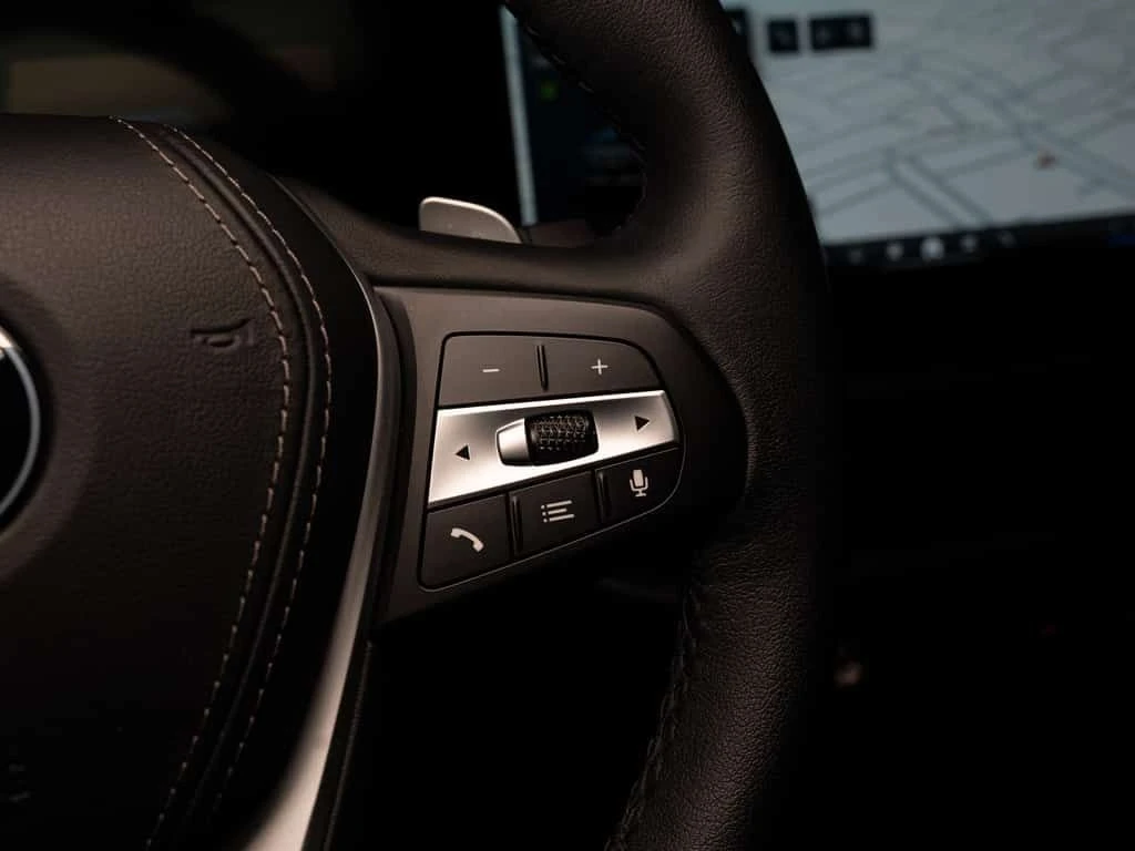 BMW X5 * XDRIVE40I * ДИСТРОНИК * 360 * ПОДГРЕВИ* PANO - изображение 8