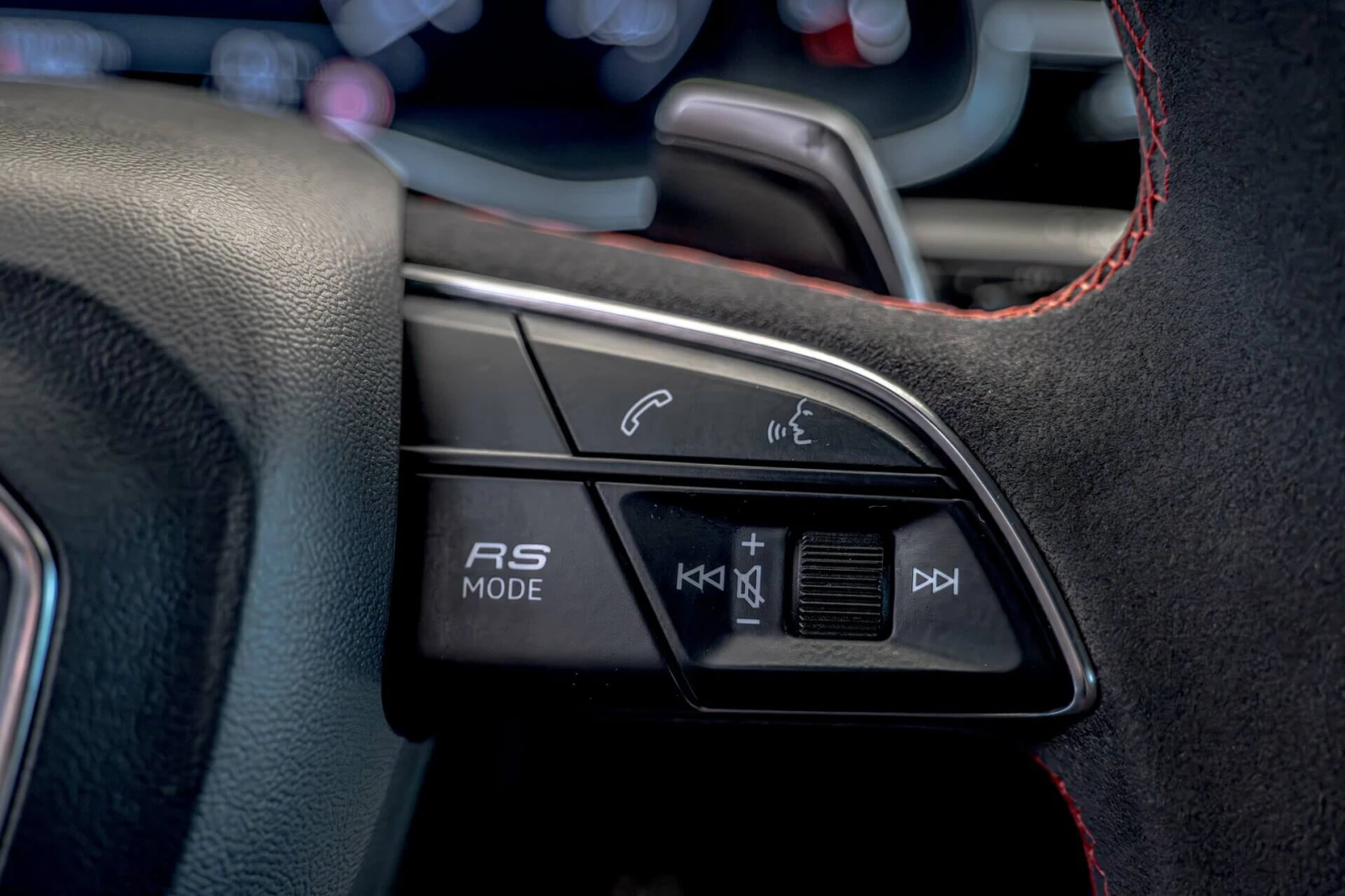 Audi RSQ8 4.0TFSI/Bang&Olufsen/Carbon/Керамика/Камера 360/, снимка 16 - Автомобили и джипове - 53785771