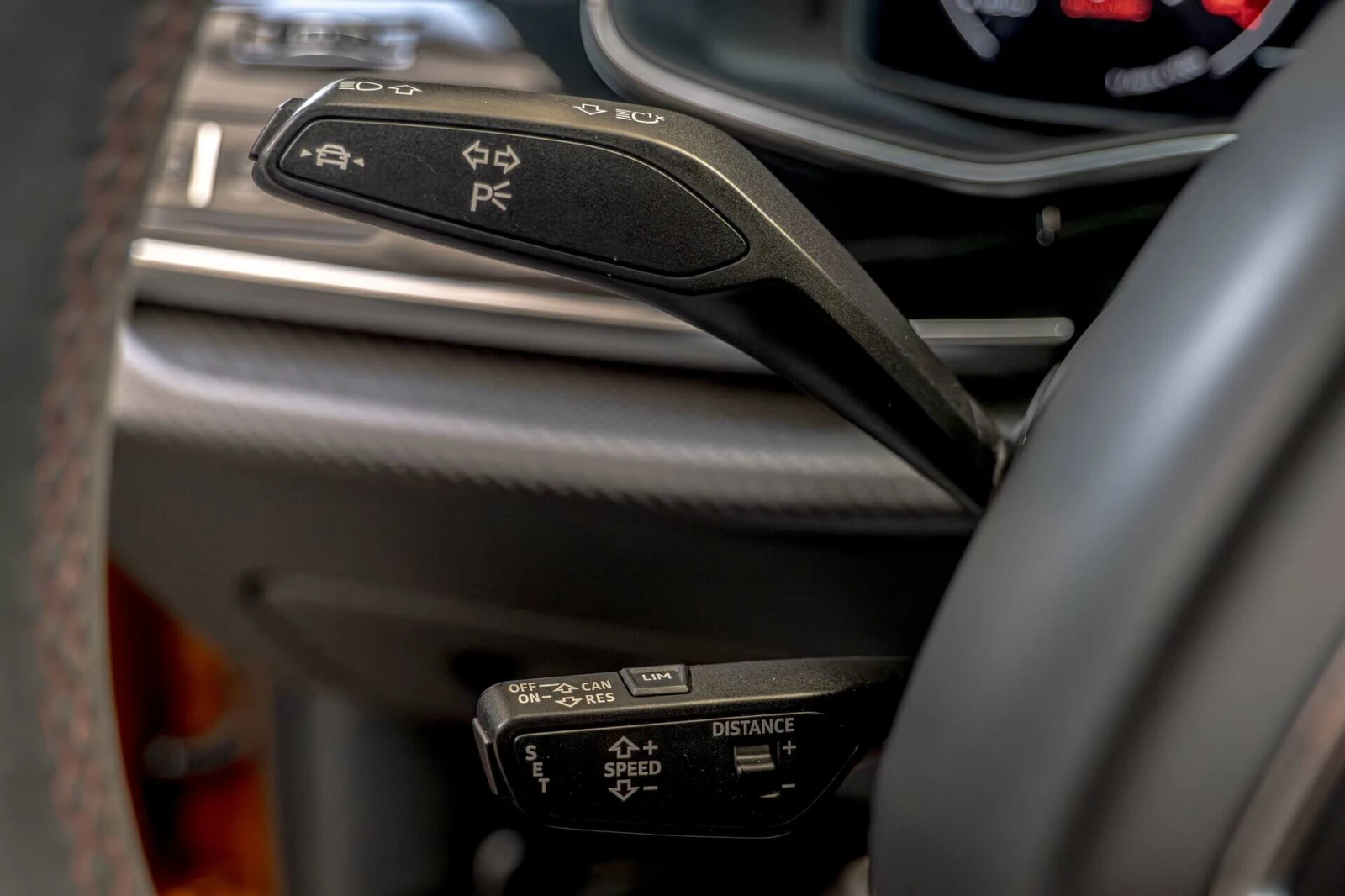 Audi RSQ8 4.0TFSI/Bang&Olufsen/Carbon/Керамика/Камера 360/, снимка 17 - Автомобили и джипове - 53785771