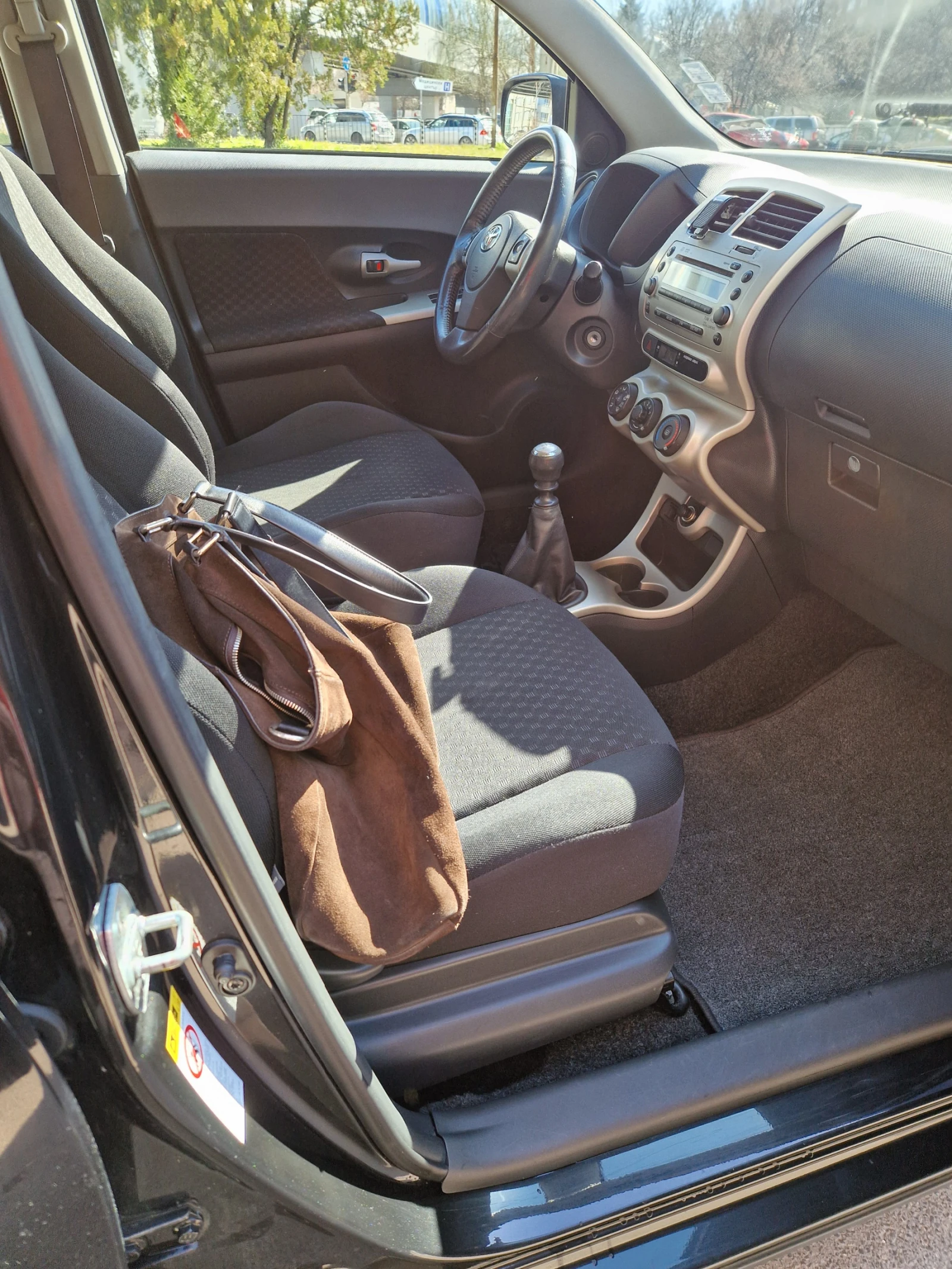 Toyota Urban Cruiser, снимка 4 - Автомобили и джипове - 53864019