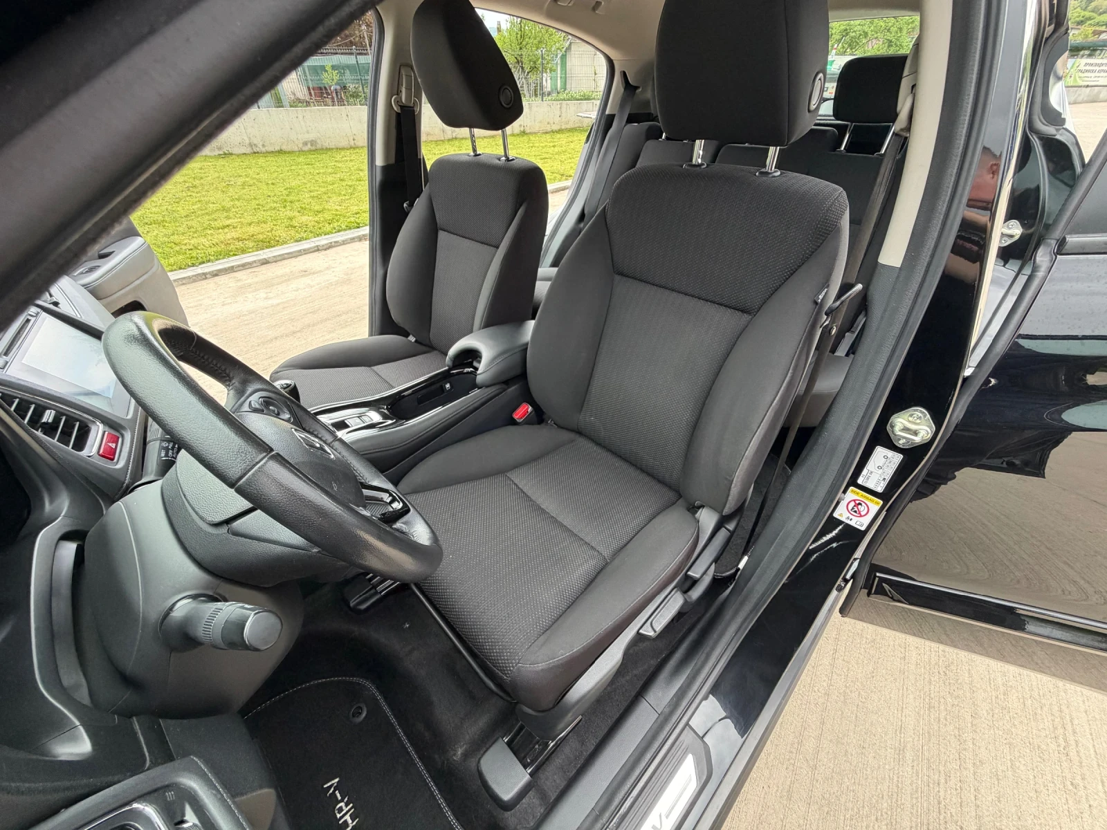 Honda Hr-v 1.5i-VTEC* 76400km, снимка 8 - Автомобили и джипове - 54575401