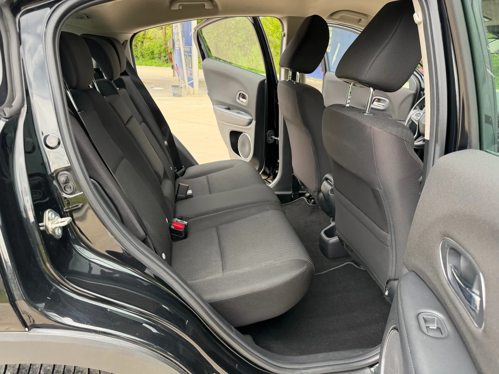 Honda Hr-v 1.5i-VTEC* 76400km, снимка 10 - Автомобили и джипове - 54575401