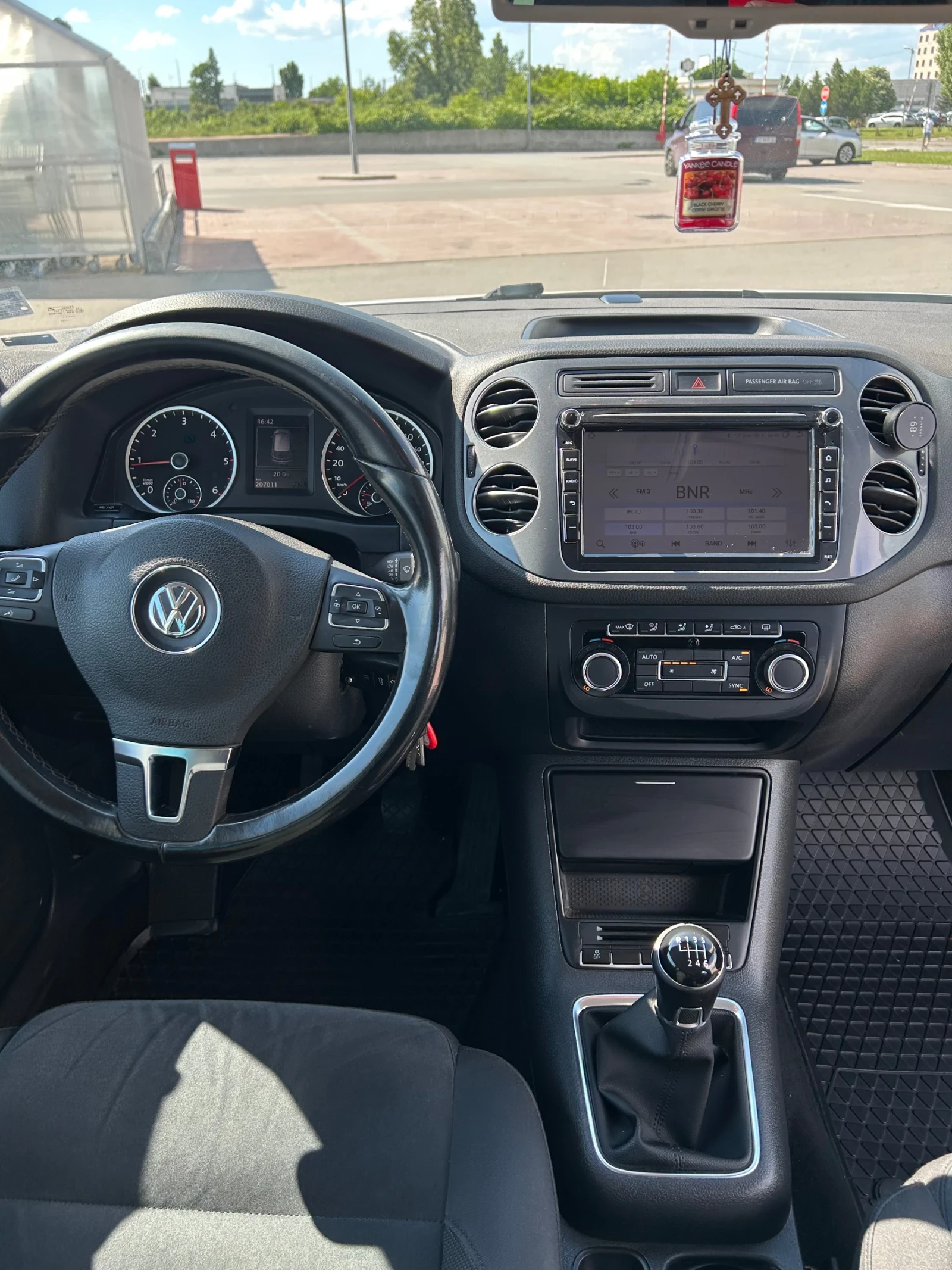 VW Tiguan, снимка 8 - Автомобили и джипове - 54903590