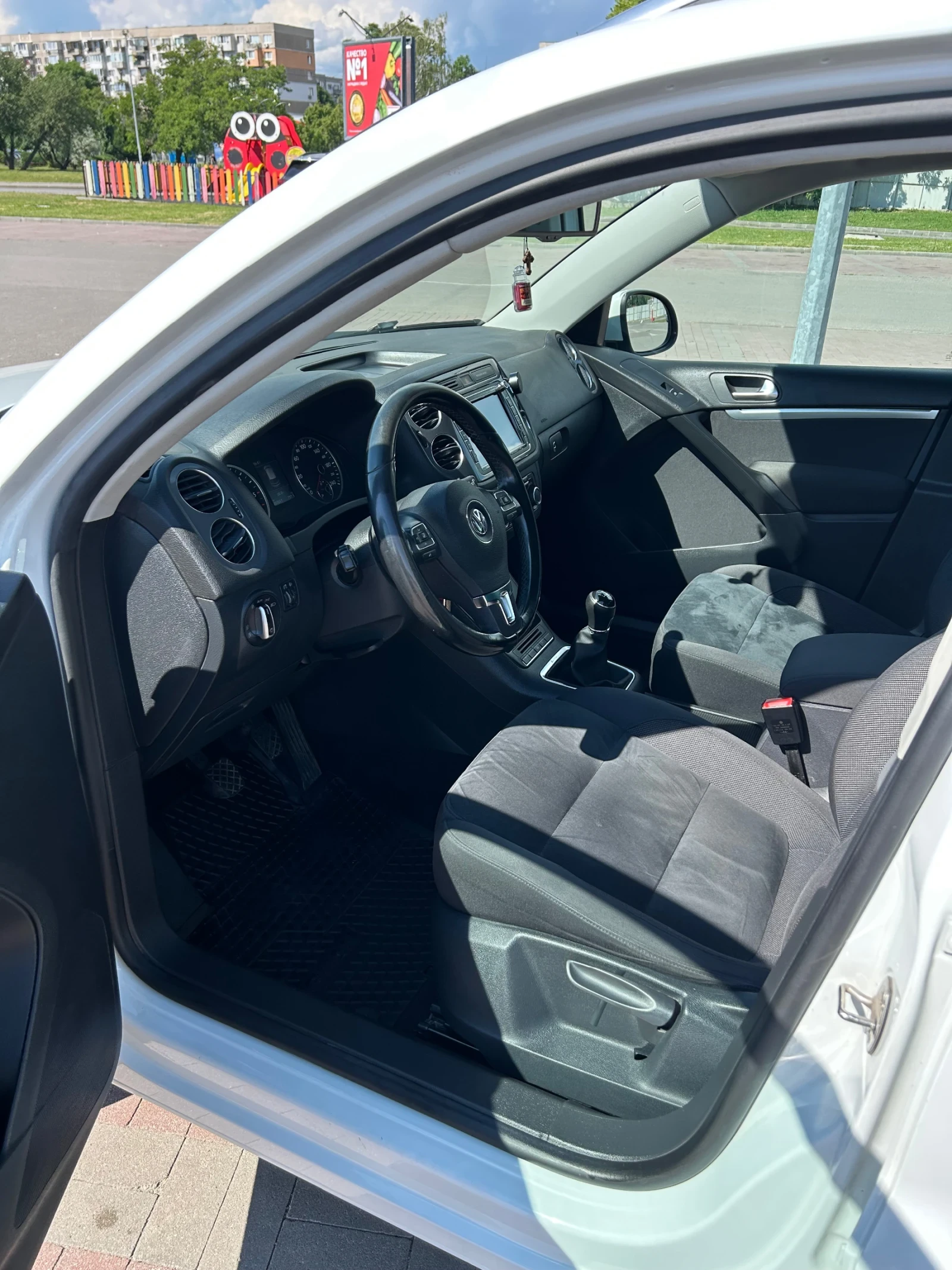 VW Tiguan, снимка 14 - Автомобили и джипове - 54903590