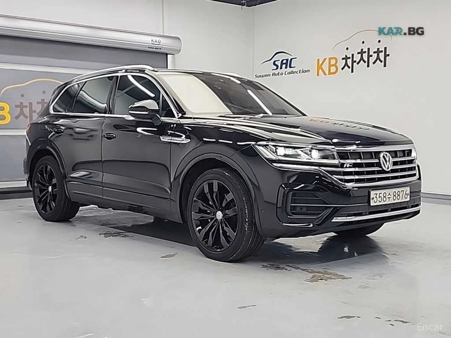 VW Touareg 3.0 TDI* R-LINE* КОЖА* ПОДГРЕВ* ОБДУХВ* ПАНО* 360*, снимка 4 - Автомобили и джипове - 54970401