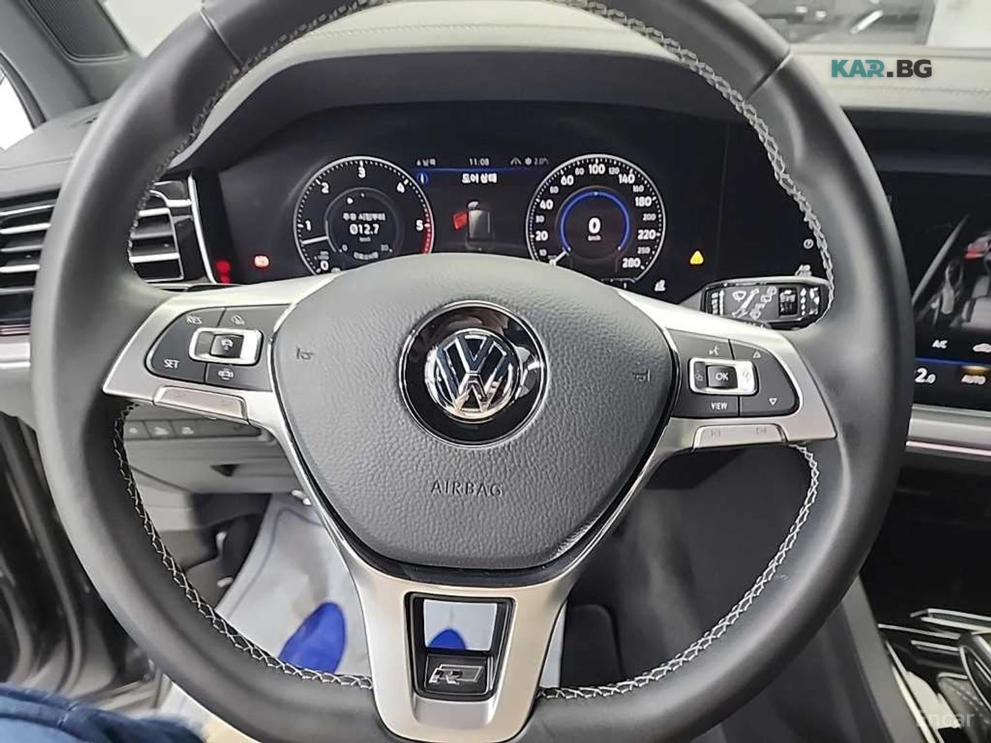 VW Touareg 3.0 TDI* R-LINE* КОЖА* ПОДГРЕВ* ОБДУХВ* ПАНО* 360*, снимка 9 - Автомобили и джипове - 54970401