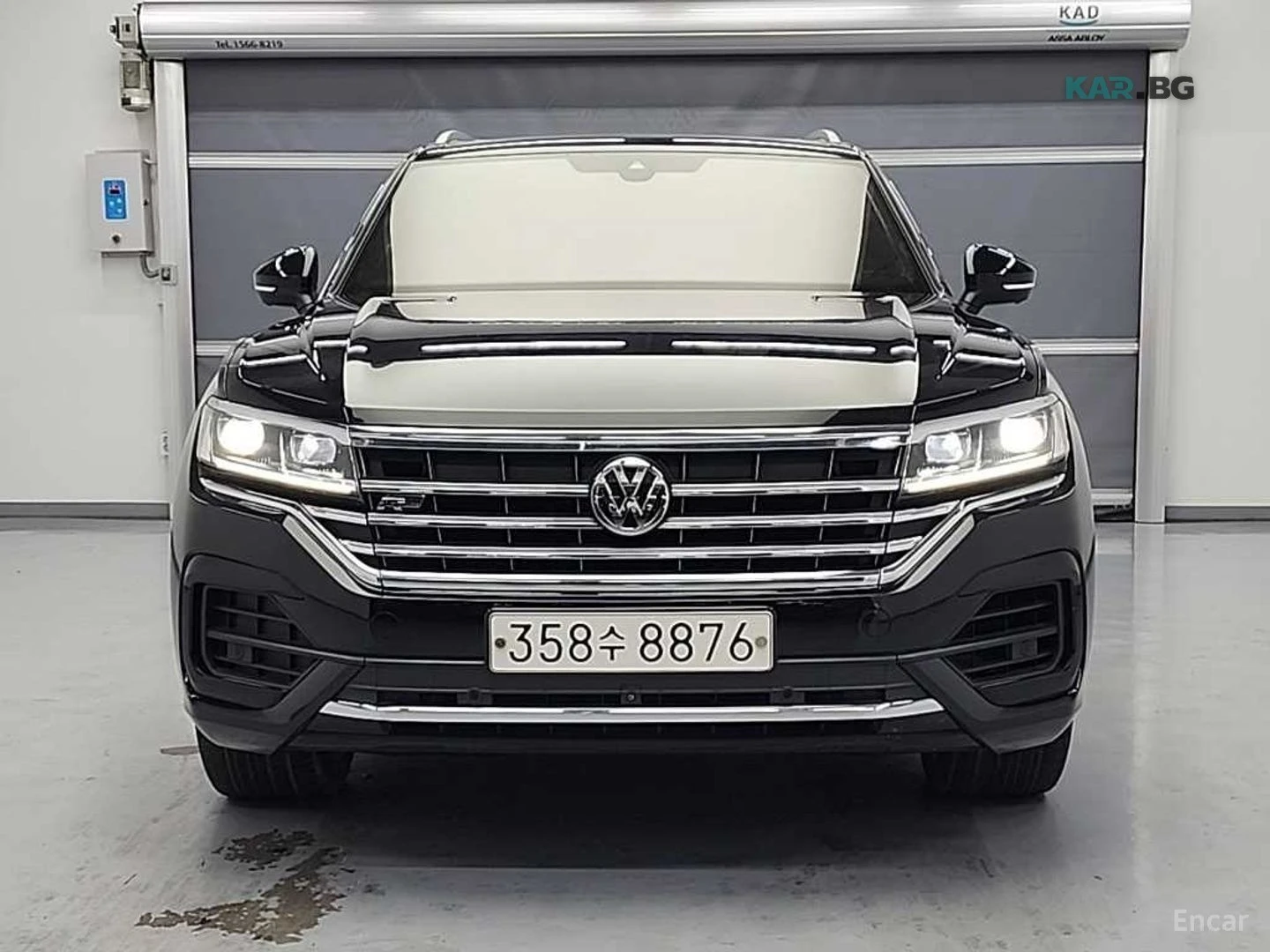 VW Touareg 3.0 TDI* R-LINE* КОЖА* ПОДГРЕВ* ОБДУХВ* ПАНО* 360*, снимка 2 - Автомобили и джипове - 54970401