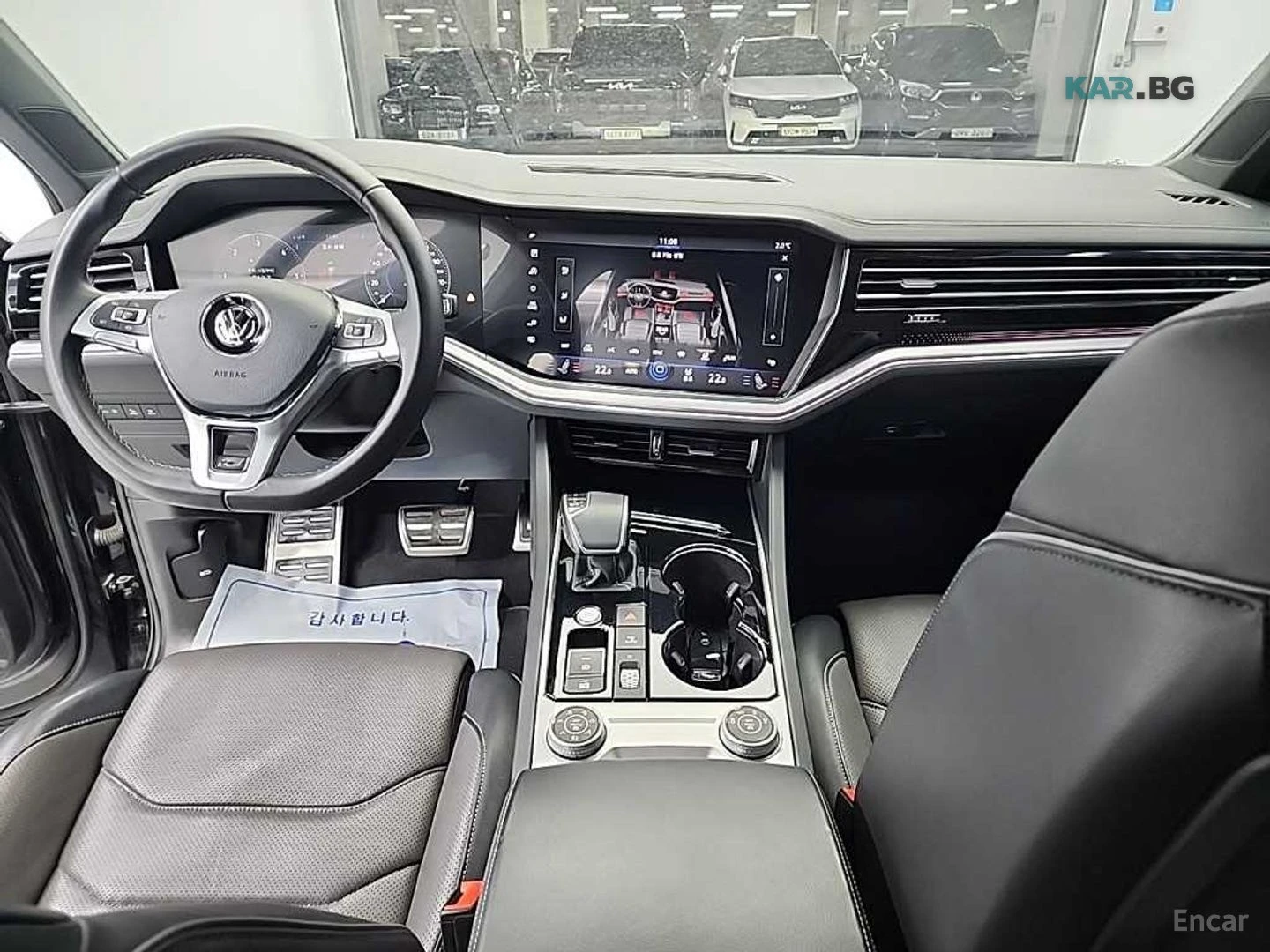 VW Touareg 3.0 TDI* R-LINE* КОЖА* ПОДГРЕВ* ОБДУХВ* ПАНО* 360*, снимка 7 - Автомобили и джипове - 54970401