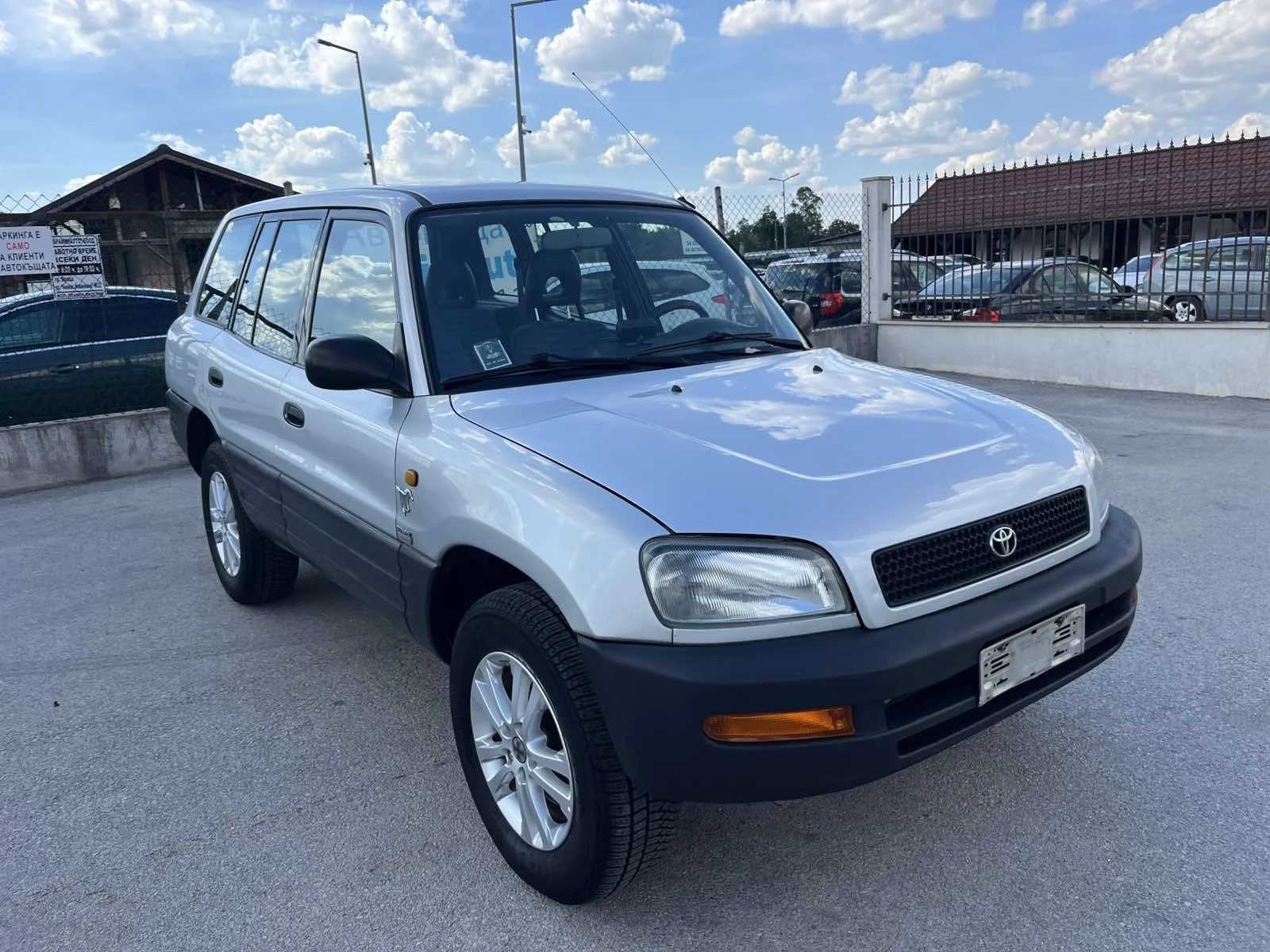 Toyota Rav4 2.0I 128кс 4Х4 КЛИМАТИК ВНОС ИТАЛИЯ ГАЗОВА УРЕДБА, снимка 3 - Автомобили и джипове - 54974242