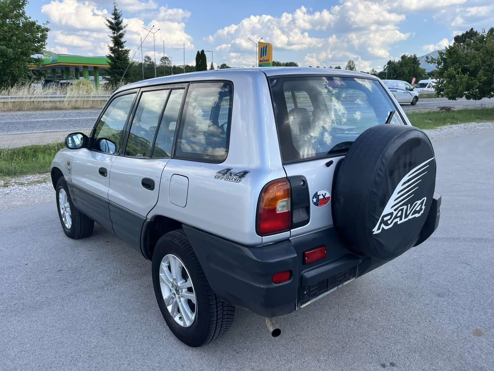 Toyota Rav4 2.0I 128кс 4Х4 КЛИМАТИК ВНОС ИТАЛИЯ ГАЗОВА УРЕДБА, снимка 5 - Автомобили и джипове - 54974242